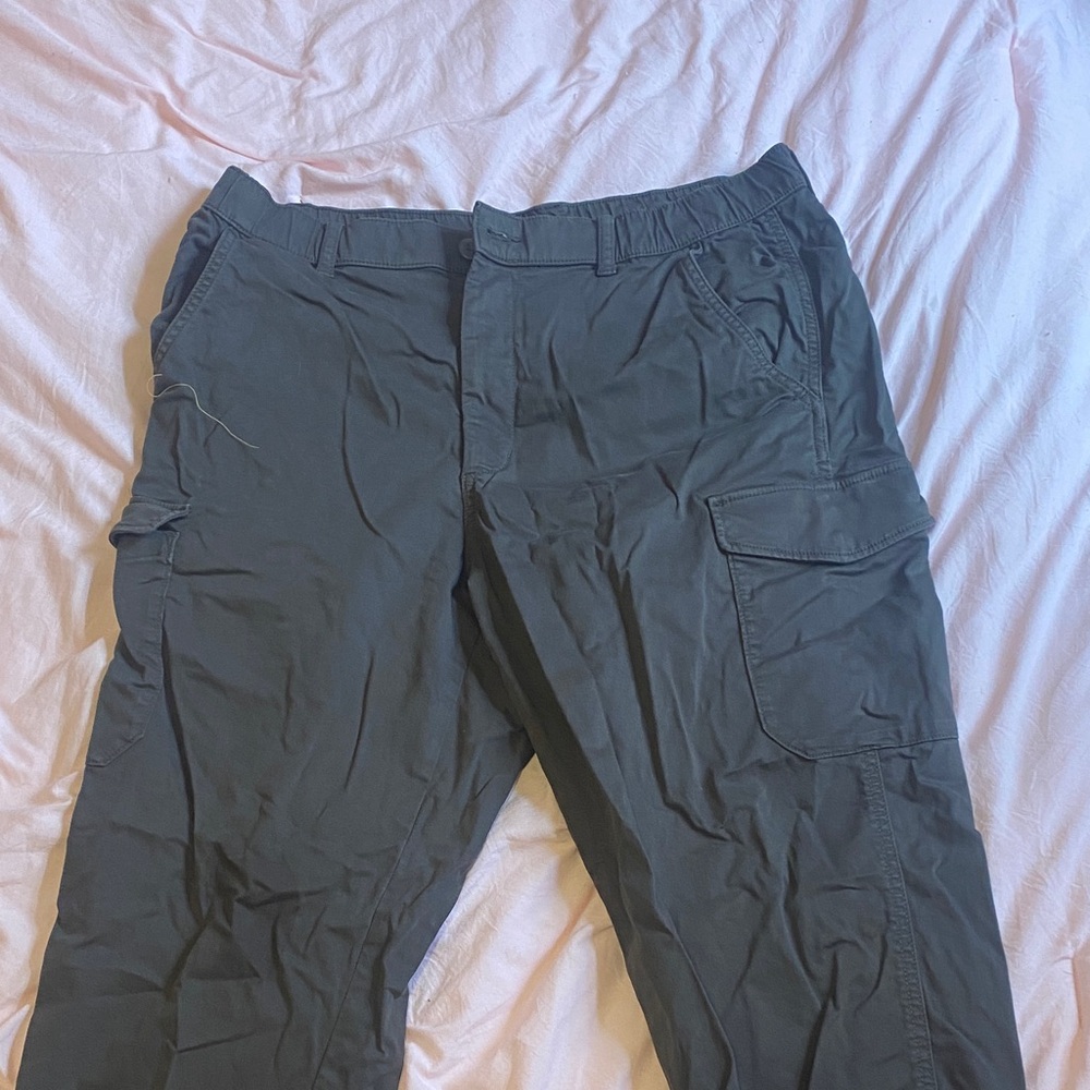 Uniqlo Women's Olive Cargo Pants